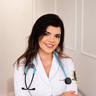 Dra. Emille Alves Itavar de Oliveira